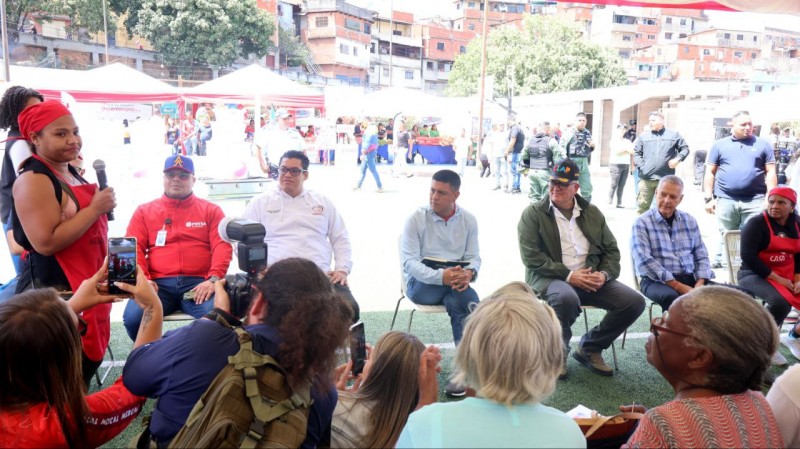 Realizan despliegue de atención social y equipamiento a Casas de Alimentación en Petare